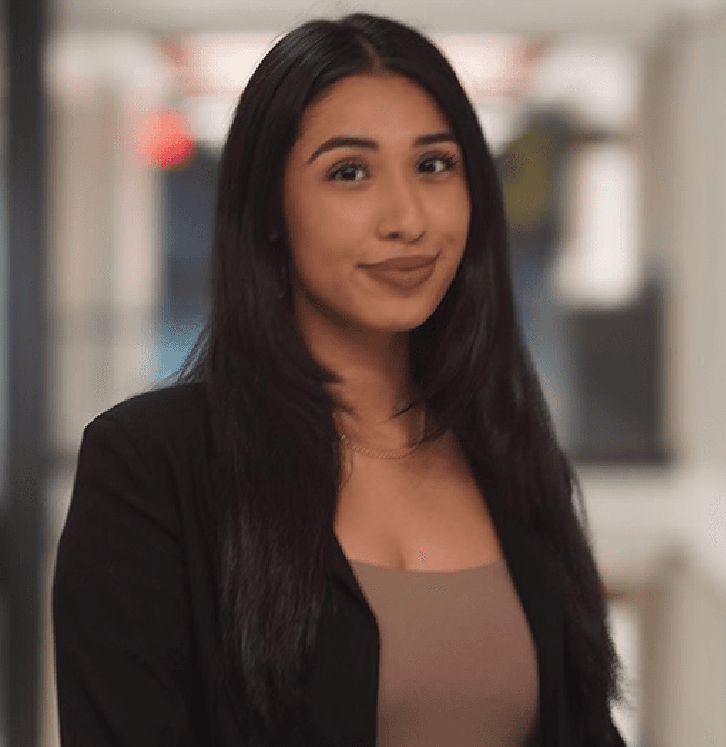 Gia Khanna headshot